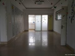 山王3楼出租 110平 三室两厅 900元/月 有空调 冰箱